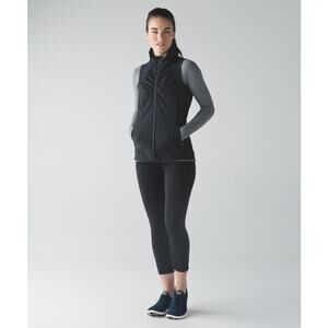 Lululemon Go The Distance Vest Black Lightweight Running Size 4 Hiking Workout